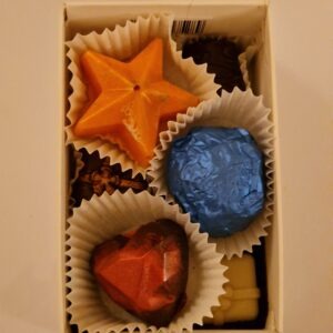 Kommikarp talvepühadeks 9 kommiga.