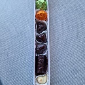 Kommikarp 7 kommiga valge.