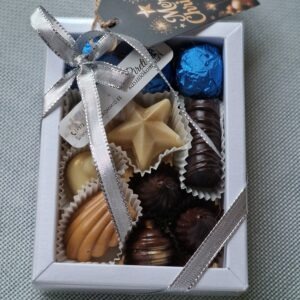 Valge karp 11 kommiga.